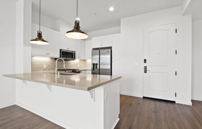 1 bed, 2 baths, 748 sqft, $5,100, Unit #101
