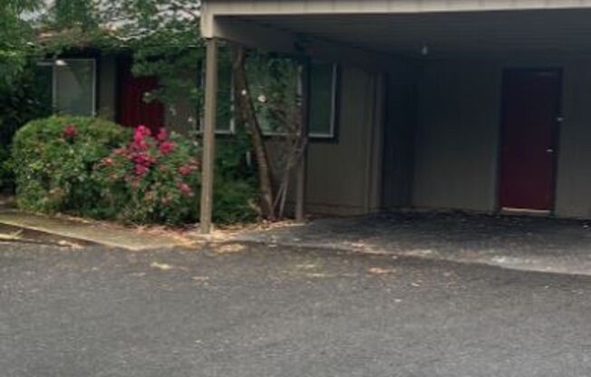 4262-3t - 714-728 NE Savage