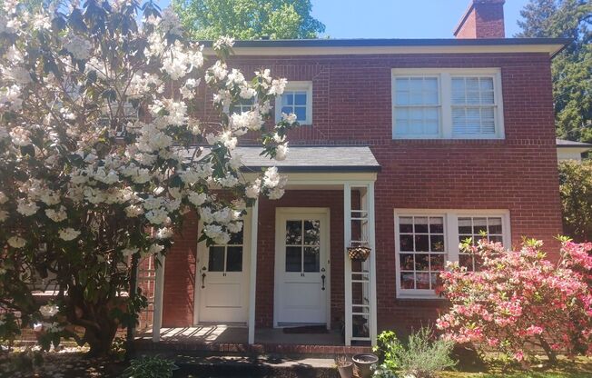 2 beds, 1 bath, 901 sqft, $1,929, Unit 22