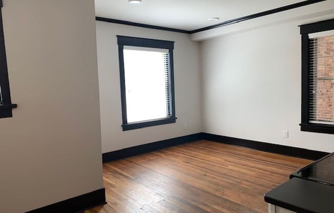 1 bed, 1 bath, 787 sqft, $1,200, Unit Room 005