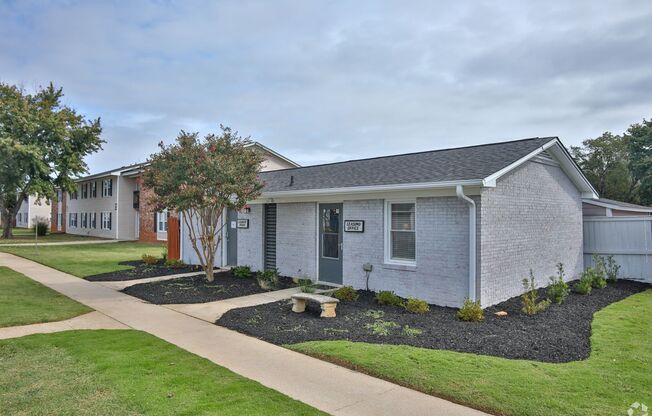 1 bed, 1 bath, 780 sqft, $1,050, Unit 30