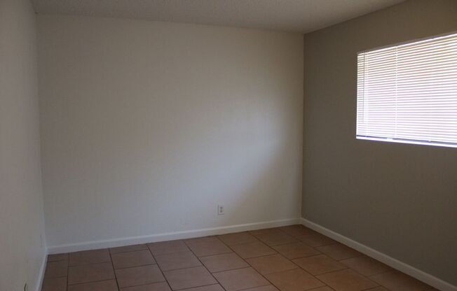 1 bed, 1 bath, 550 sqft, $1,000, Unit 14