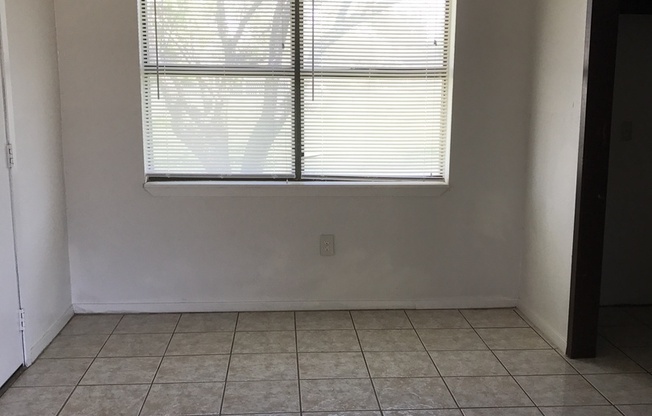 3 beds, 1 bath, $1,100