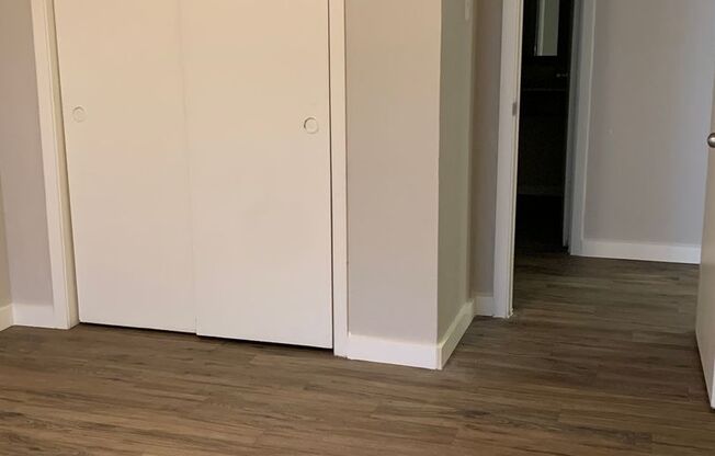 2 beds, 1 bath, 897 sqft, $975, Unit 2001