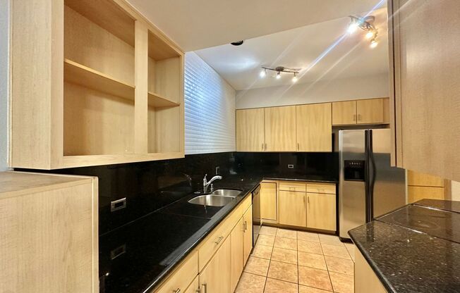 Luxury 2 Bed/2.5 Bath 2 Story Townhouse in Marina District in Downtown San Diego