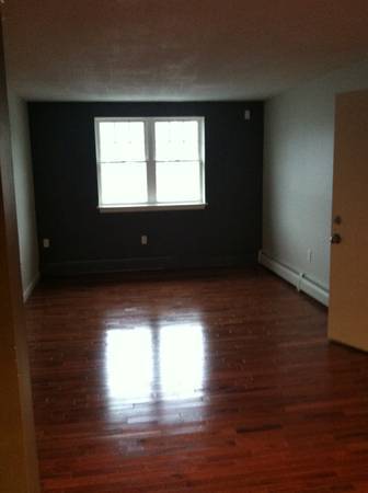 2 beds, 1 bath, 700 sqft, $1,700, Unit 5