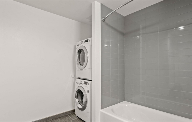 2 beds, 2 baths, 1,095 sqft, $5,660, Unit 1808