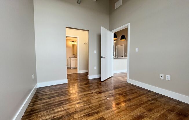 2 beds, 2 baths, 957 sqft, $2,350, Unit UNIT 513