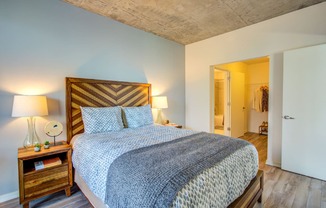 Private Baths For Every Bedroom at One 333, Chicago, Illinois