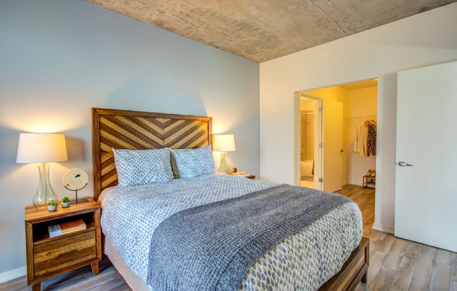 Private Baths For Every Bedroom at One 333, Chicago, Illinois