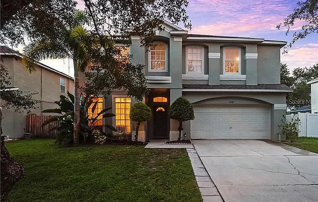 Beautiful water-view 5 bedrooms single family in Hunters Creek!