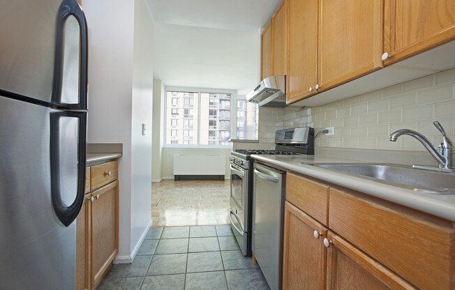 1 bed, 1 bath, 863 sqft, $4,100, Unit 30-F