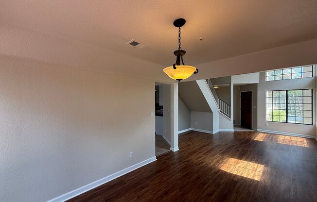 Beautiful 4B/2.5BA House in Vista w/ Attached Garage & AC!