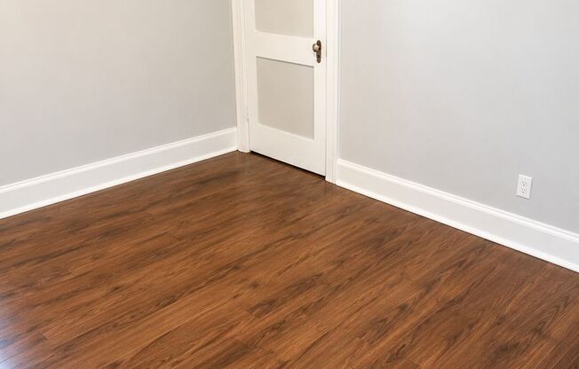 *** House for Rent * Pet Friendly * Amazing Location in Dormont * Available Now * Spacious & Renovated ***