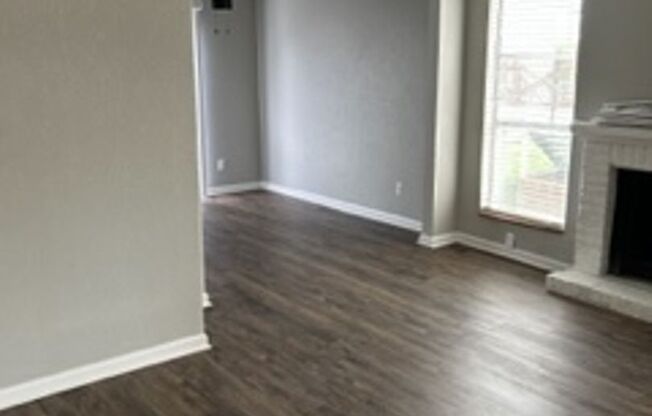 2 beds, 1 bath, 750 sqft, $1,385, Unit 720