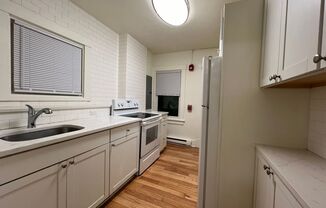 1 bed, 1 bath, 700 sqft, $894, Unit 106 E. 8th Ave, Apt 1R