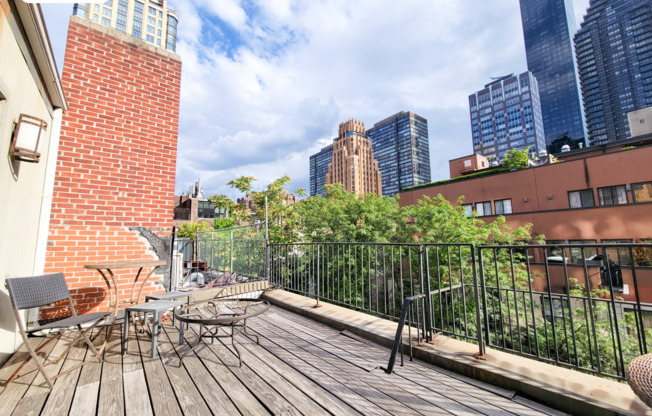 344 E 51 ST