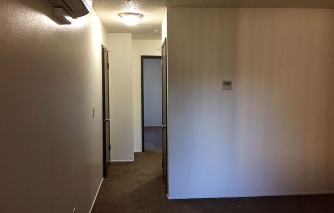 2 beds, 1 bath, 980 sqft, $1,200, Unit 13