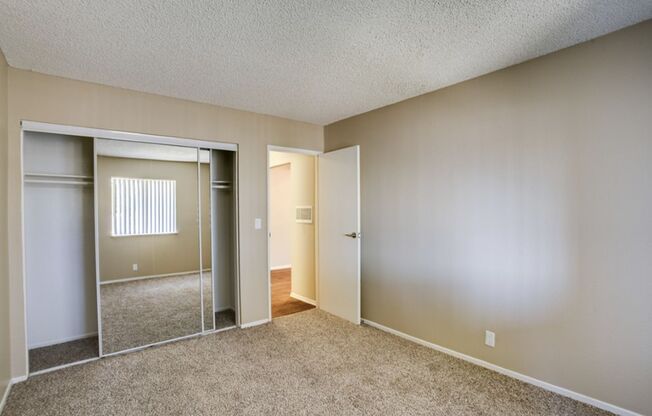 2 beds, 1 bath, 912 sqft, $2,250