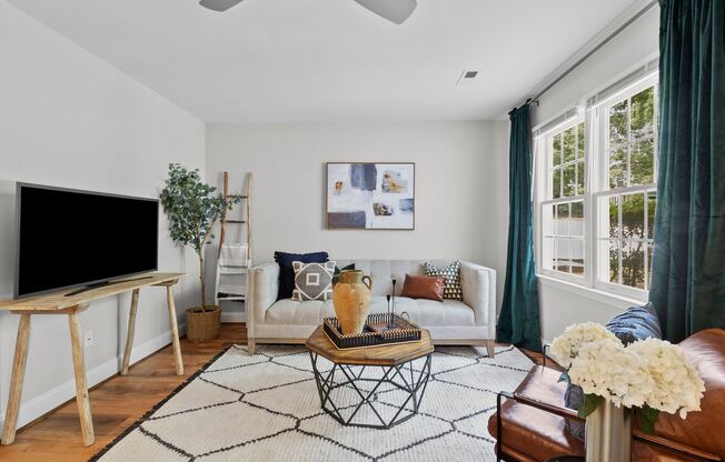 Spacious 1 Bed, 1 Bath apartment near Duke Campus and Hospital - Renovated & Pet Friendly!