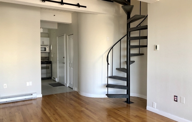 2 beds, 1.5 baths, 647 sqft, $4,400, Unit 616