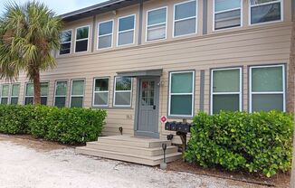 So darn cute - large studio close to downtown St Pete