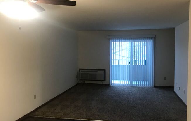 3 beds, 1 bath, 1,040 sqft, $1,695, Unit 3172-301