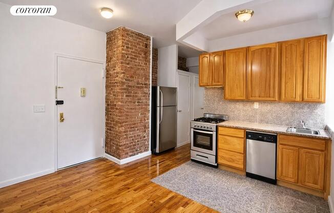 311 W 94 ST