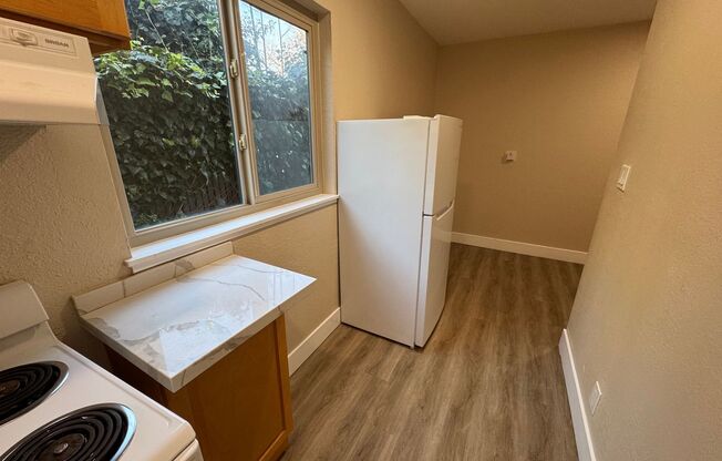 Unit Available in OAKLAND