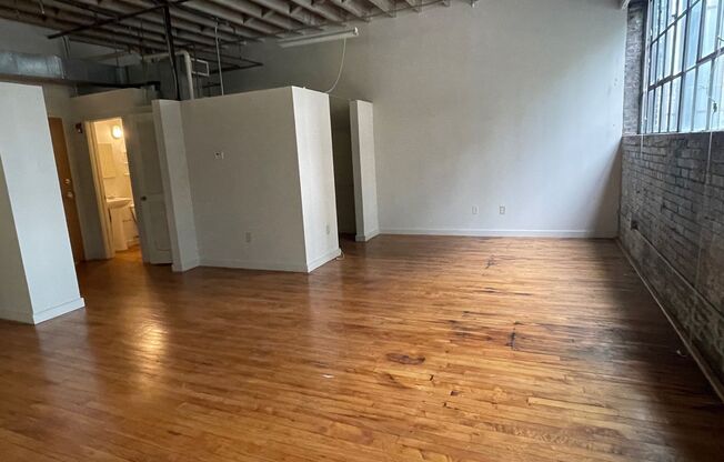 Studio, 1 bath, 814 sqft, $1,100