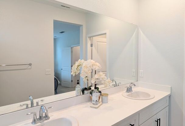 3 beds, 2.5 baths, $2,550, Unit # 67104