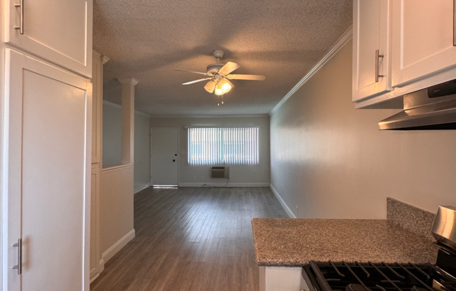 2 beds, 1 bath, 840 sqft, $2,350, Unit #16