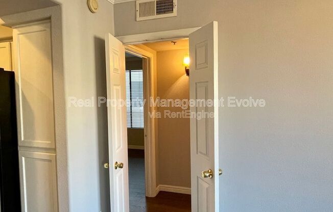 2 beds, 2 baths, 989 sqft, $1,395, Unit Unit 2089