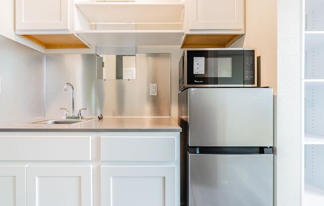 Studio, 1 bath, 170 sqft, $836, Unit 710