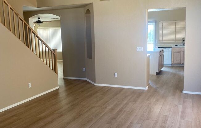 3 bed / 3 bath w/Pool on Large Lot in Glendale
