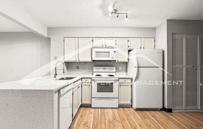 Spacious Condo with Washer/Dryer and Central AC