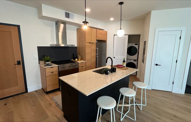 1 bed, 1 bath, 572 sqft, $1,796, Unit 415