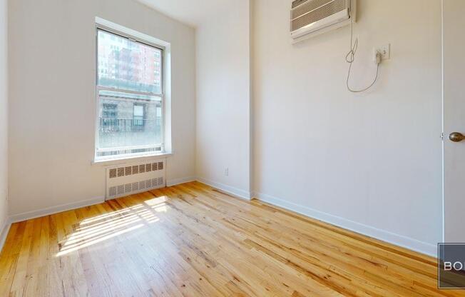 212 E 85 ST