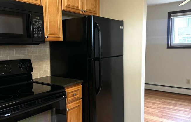 2 beds, 1 bath, 820 sqft, $1,350, Unit 187-6