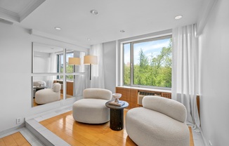120 CENTRAL PARK S