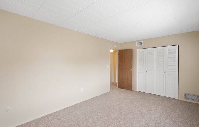 2 beds, 1 bath, 900 sqft, $1,099, Unit 112 M