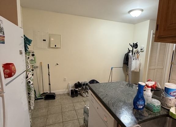 2 beds, 1 bath, 600 sqft, $3,500, Unit 203