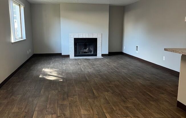 2 beds, 2 baths, 1,070 sqft, $1,675, Unit 18-201