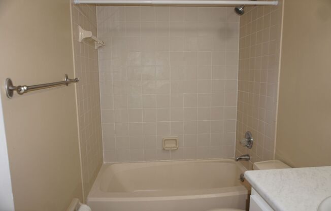 2 beds, 2 baths, $1,300