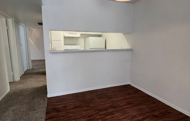 2 beds, 1 bath, 859 sqft, $1,050, Unit 01-003