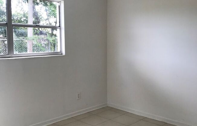 2 beds, 1 bath, $1,350, Unit 1610 N. 25th St, #7