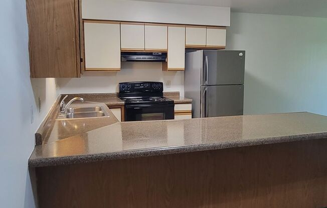 2 beds, 1 bath, $950, Unit #106