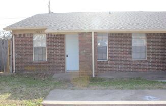 Quaint little 2-1 duplex in Arlington