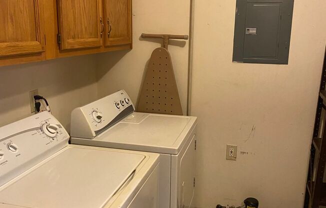 2 beds, 1 bath, $1,100