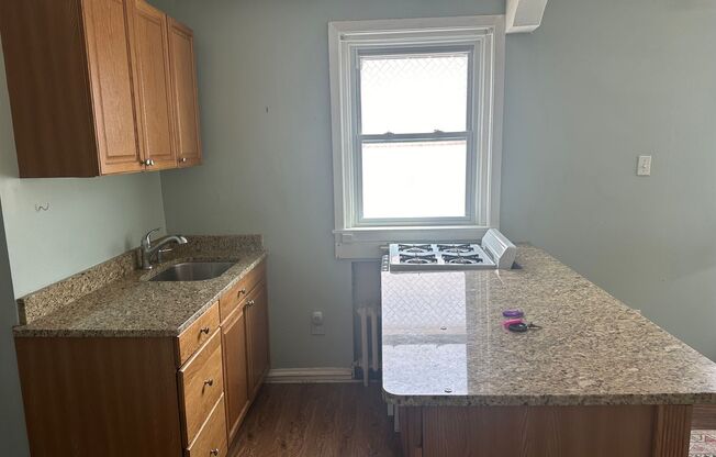 2 beds, 1 bath, $2,200, Unit Third Floor